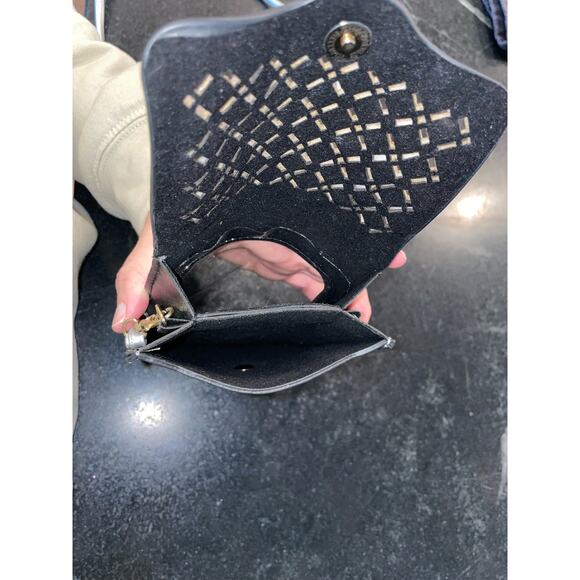 Silver crossbody, phone case EUC - Picture 4 of 8